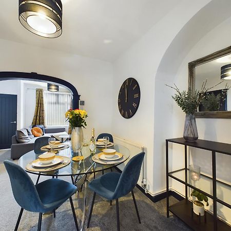 Charming Anfield Apartments: Family-Friendly Stay Near Liverpool Center Exterior photo