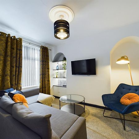 Charming Anfield Apartments: Family-Friendly Stay Near Liverpool Center Exterior photo