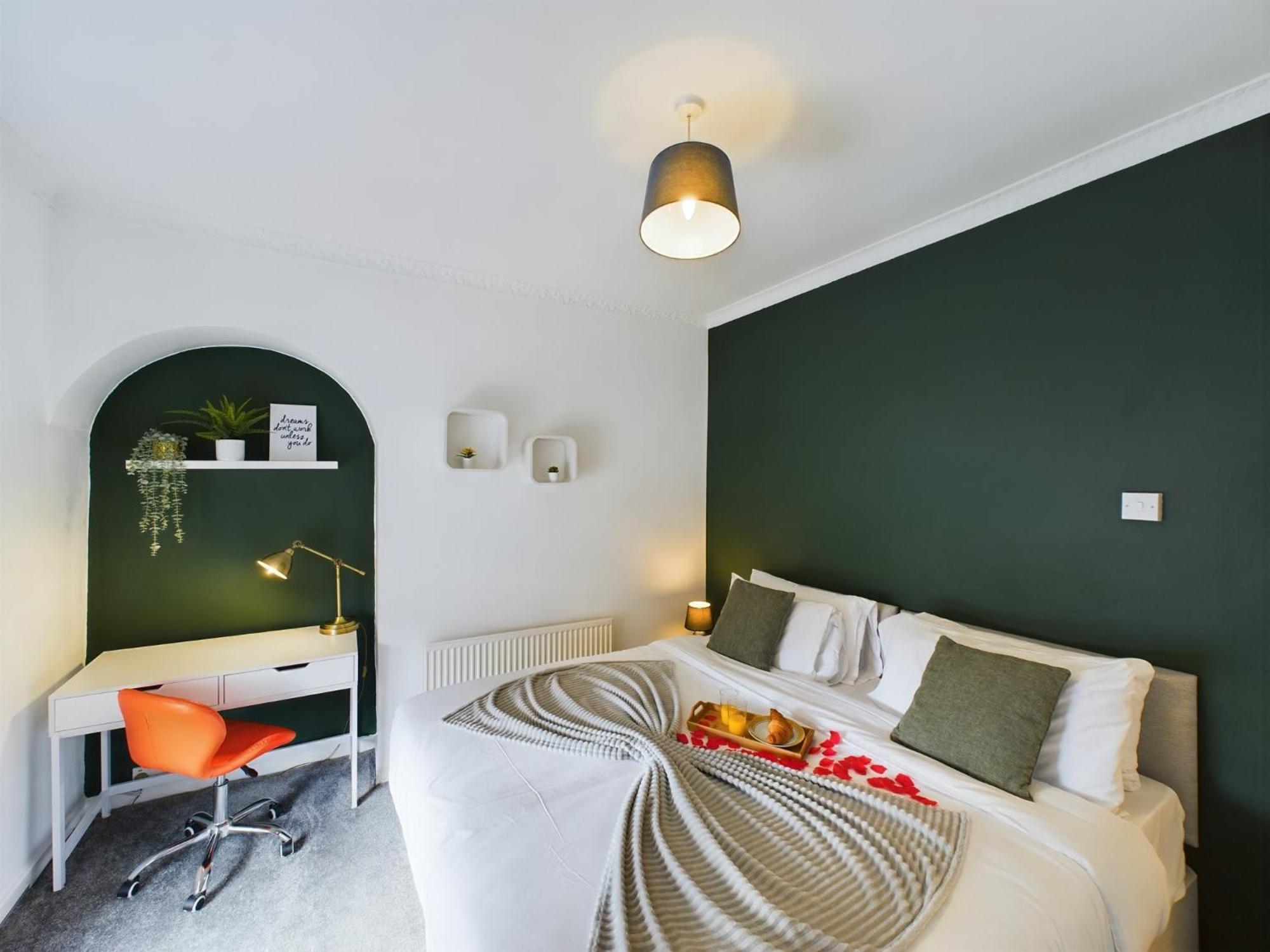 Charming Anfield Apartments: Family-Friendly Stay Near Liverpool Center Exterior photo