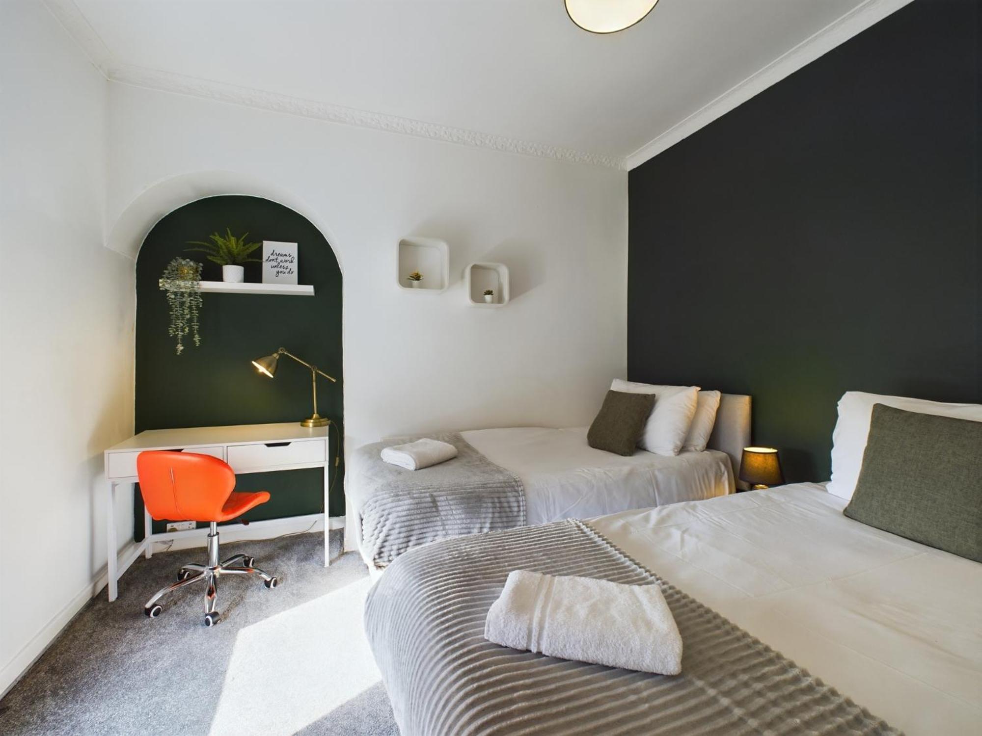 Charming Anfield Apartments: Family-Friendly Stay Near Liverpool Center Exterior photo