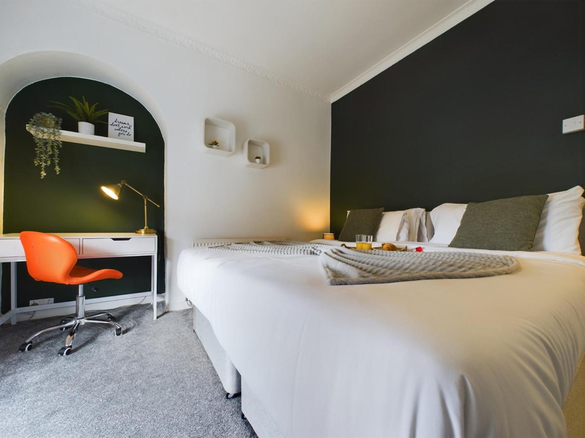 Charming Anfield Apartments: Family-Friendly Stay Near Liverpool Center Exterior photo