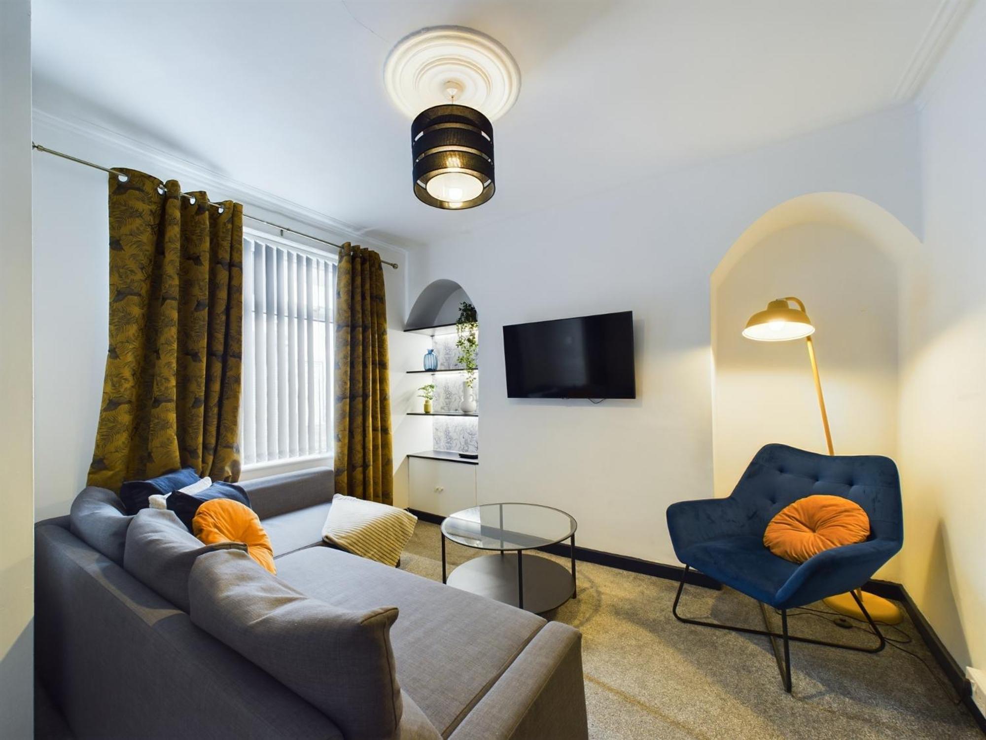 Charming Anfield Apartments: Family-Friendly Stay Near Liverpool Center Exterior photo